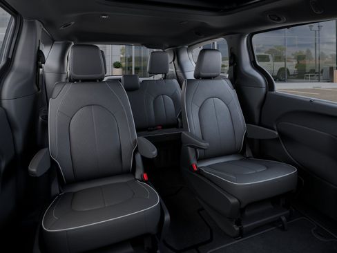 New 2026 Chrysler Pacifica Limited w/ S Appearance Package FWD image 15