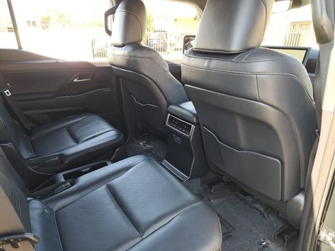 Used 2024 Lexus GX 550 w/ Accessory Package (31) AWD/4WD image 11