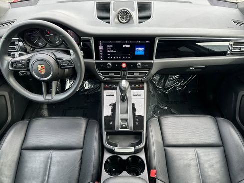 Certified 2025 Porsche Macan AWD/4WD image 6