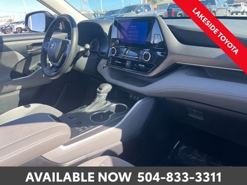 Used 2023 Toyota Highlander L image 16