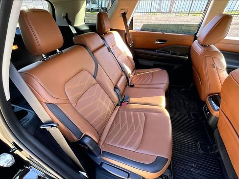 Used 2024 Nissan Pathfinder Platinum w/ Cargo Package image 33