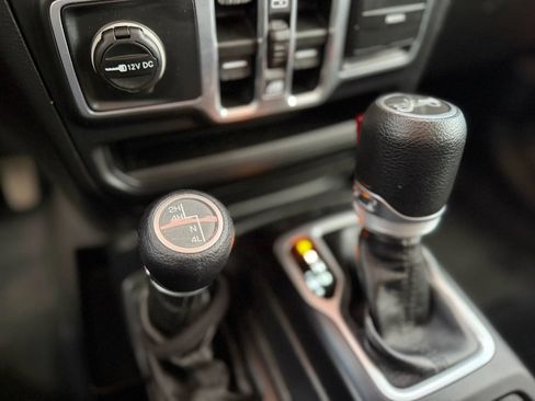 Used 2018 Jeep Wrangler Unlimited Sport S image 27