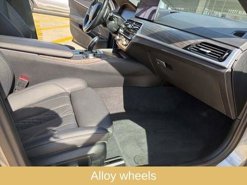 Used 2023 BMW 530i w/ Premium Package image 36