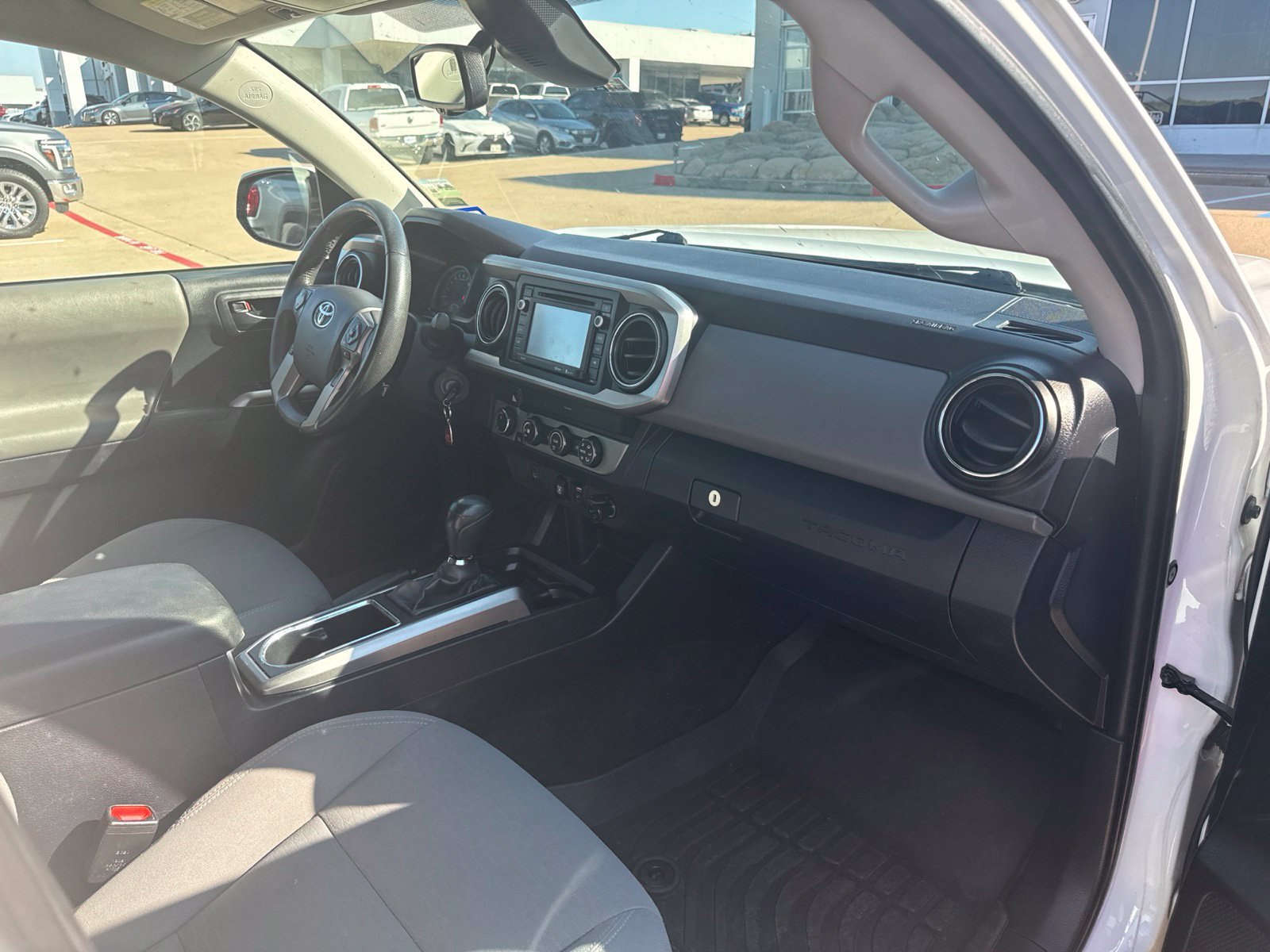 Used 2019 Toyota Tacoma SR5 AWD/4WD image 16