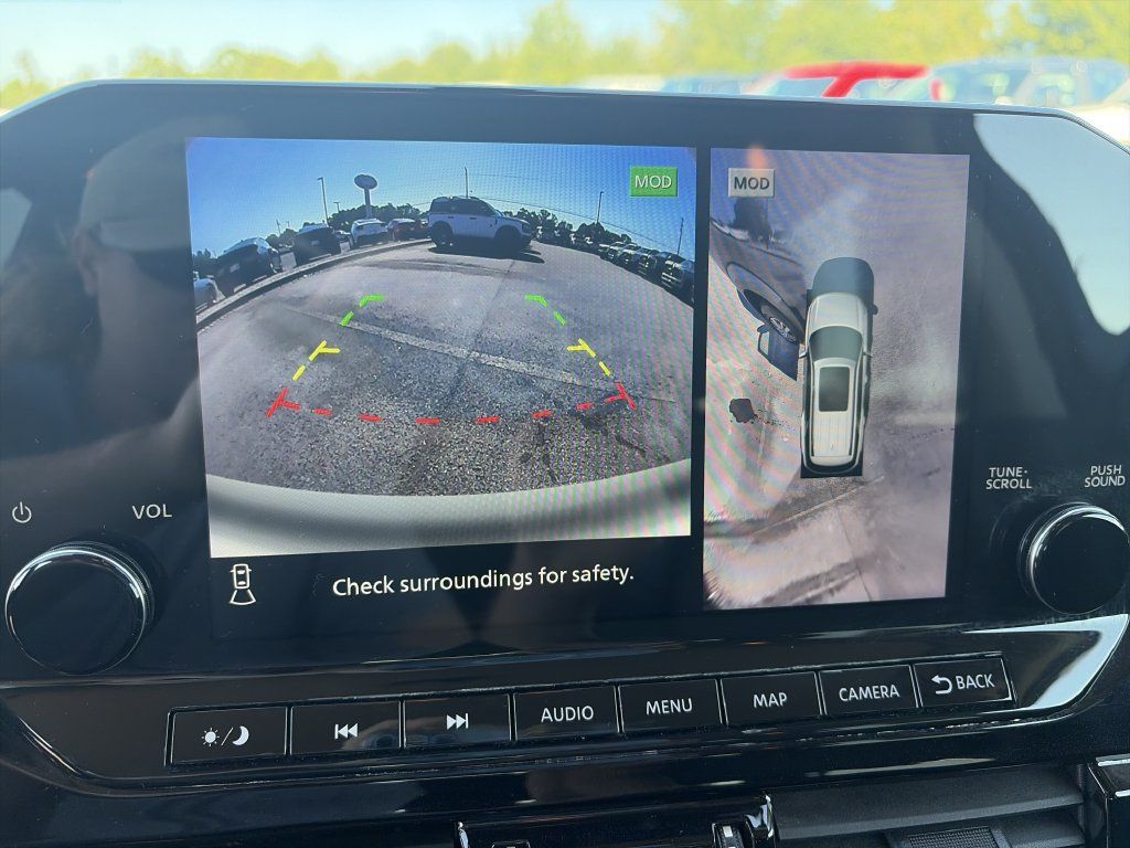 Used 2025 Nissan Pathfinder SL FWD image 23