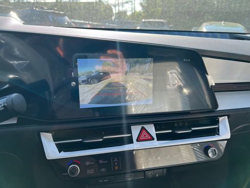 New 2025 Kia Niro EX Touring image 19