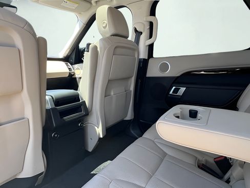 Used 2020 Land Rover Discovery SE AWD/4WD image 19