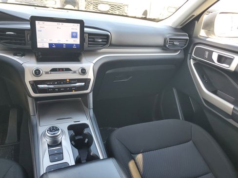 Used 2023 Ford Explorer XLT image 16