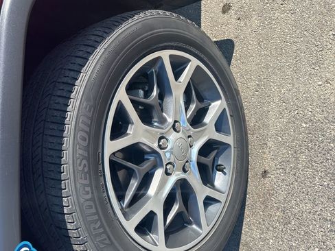 Used 2022 Jeep Grand Cherokee Limited image 10