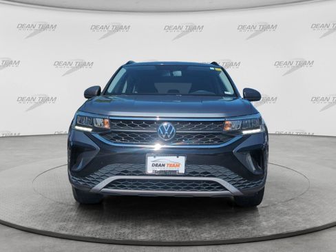 Used 2022 Volkswagen Taos S FWD image 2