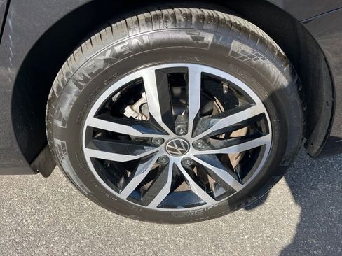 Used 2025 Volkswagen Jetta SE image 29