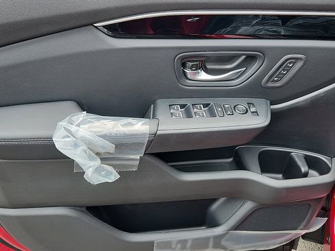 New 2025 Honda Pilot Touring image 8