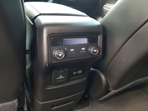 Used 2023 GMC Acadia SLT image 15