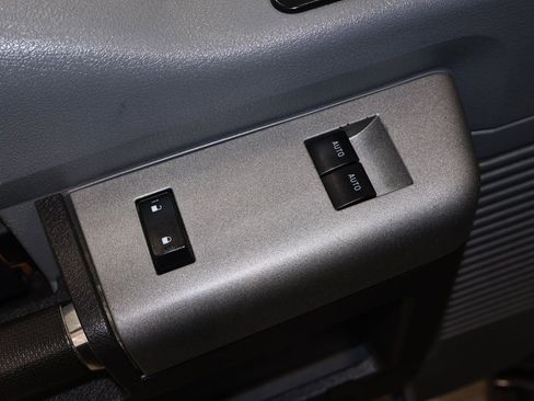 Used 2016 Ford F550 4x4 Regular Cab Super Duty image 11