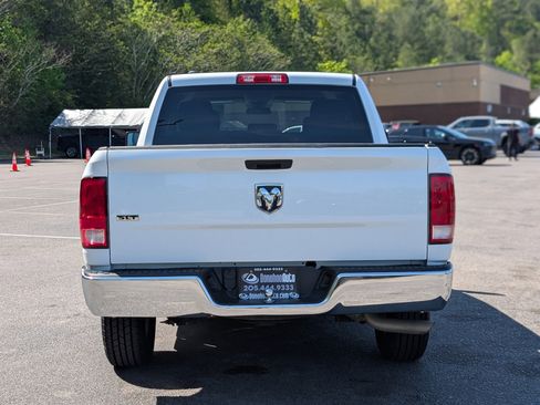 Used 2021 RAM 1500 Classic SLT image 8