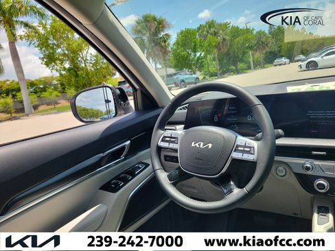 Used 2025 Kia Telluride S FWD image 23
