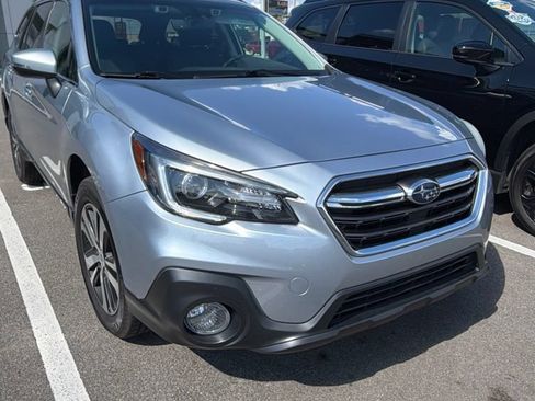 Used 2019 Subaru Outback 2.5i Limited AWD/4WD image 3