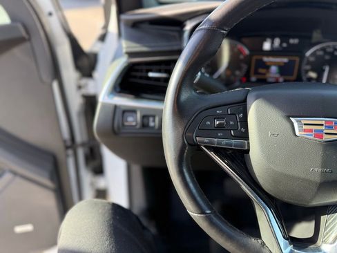 Used 2023 Cadillac XT6 Premium Luxury image 7