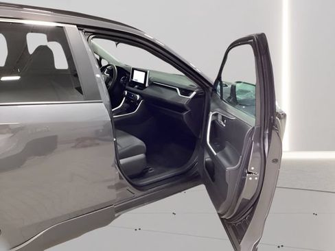 Used 2025 Toyota RAV4 XLE AWD/4WD image 11