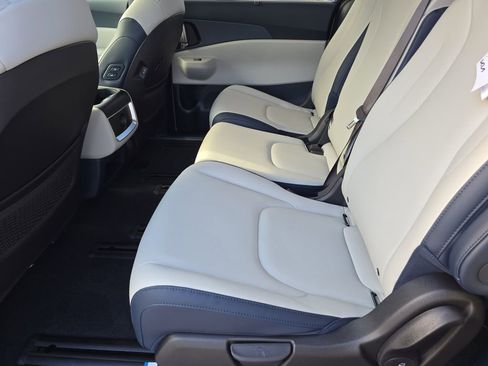 New 2026 Kia Carnival EX FWD image 17
