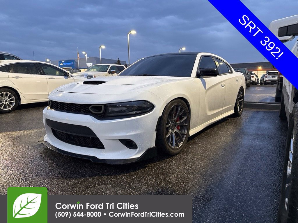 Used 2016 Dodge Charger SRT w/ Harman/Kardon Audio Group RWD image 4