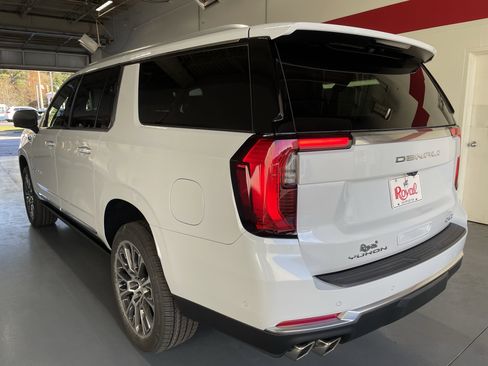 New 2026 GMC Yukon XL Denali w/ Sun & Power Step Package image 6