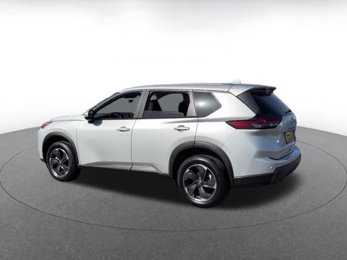 Used 2025 Nissan Rogue SV AWD/4WD image 10