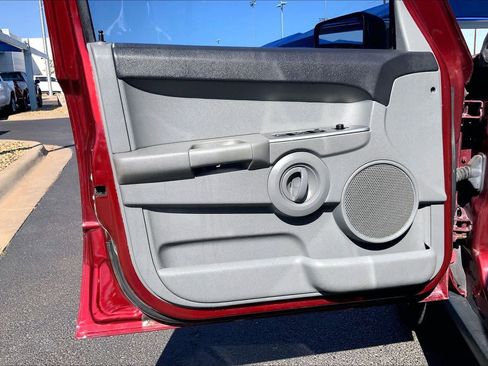 Used 2007 Jeep Commander Sport image 21