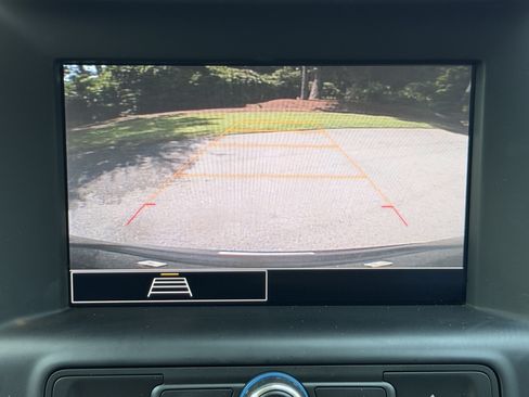 Used 2024 GMC Terrain SLE w/ Driver Convenience Package FWD image 29