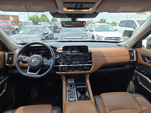 Used 2023 Nissan Pathfinder Platinum AWD/4WD image 5