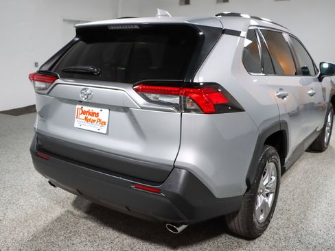 Used 2022 Toyota RAV4 XLE FWD image 7