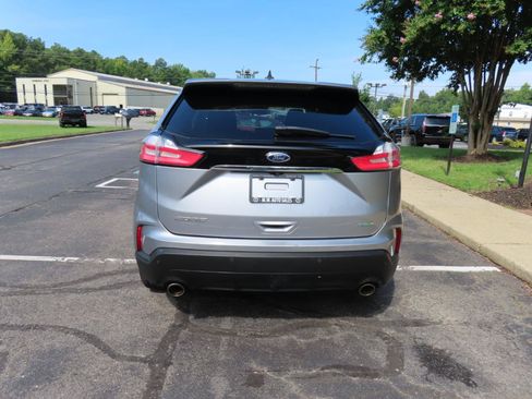 Used 2020 Ford Edge SE FWD image 6