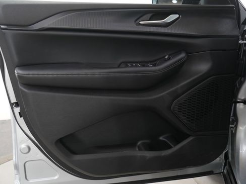 Used 2023 Jeep Grand Cherokee L Laredo image 21