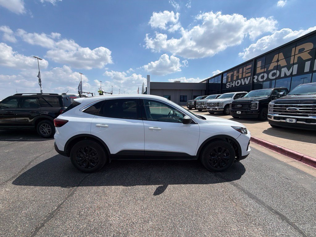 Used 2024 Ford Escape Active w/ Tech Pack #1 AWD/4WD image 3