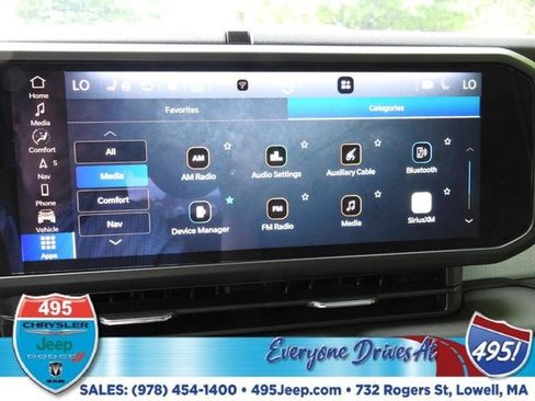 Used 2024 Jeep Wrangler Sahara w/ Technology Group image 27