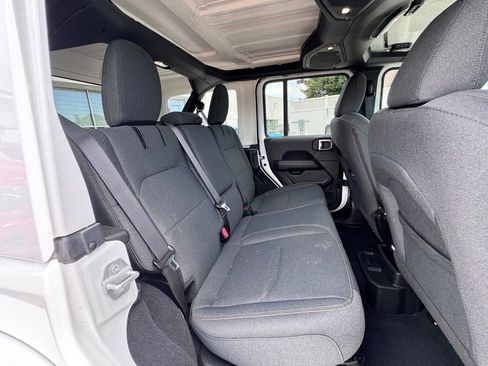 Certified 2025 Jeep Wrangler Unlimited Sahara AWD/4WD image 21