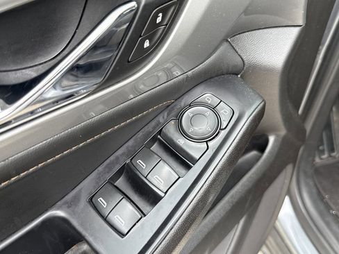 Used 2021 Chevrolet Traverse LS image 8