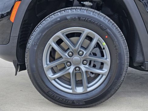 New 2026 Jeep Grand Cherokee Laredo image 12