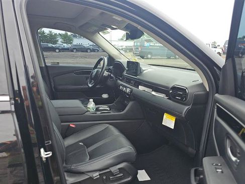 Used 2023 Honda Pilot Touring image 6