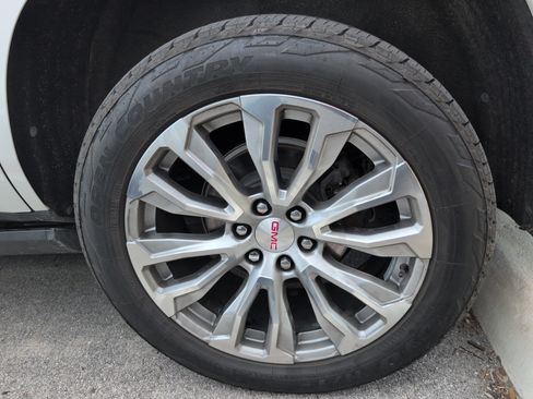 Used 2022 GMC Yukon Denali AWD/4WD image 4
