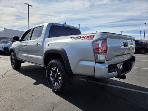 Used 2023 Toyota Tacoma TRD Off-Road w/ Technology Package AWD/4WD image 4