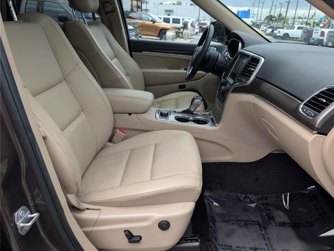 Used 2018 Jeep Grand Cherokee Limited AWD/4WD image 8