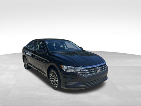Certified 2021 Volkswagen Jetta SE w/ SE Cold Weather Package image 2