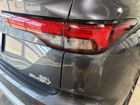 Used 2025 Mitsubishi Outlander SEL AWD/4WD image 17