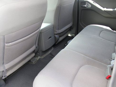 Used 2016 Nissan Frontier SV w/ SV Value Truck Package RWD image 16