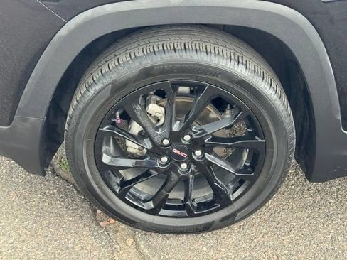 Certified 2024 GMC Terrain SLE w/ Driver Convenience Package FWD image 11