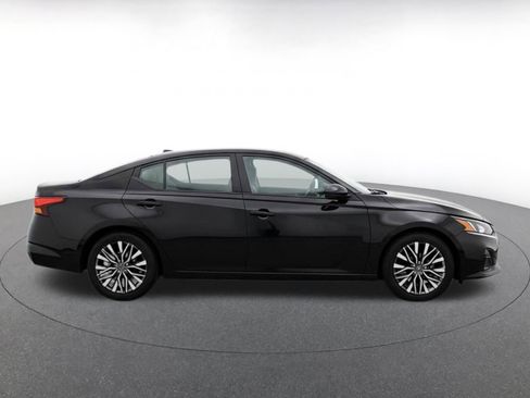 Used 2025 Nissan Altima 2.5 SV FWD image 10
