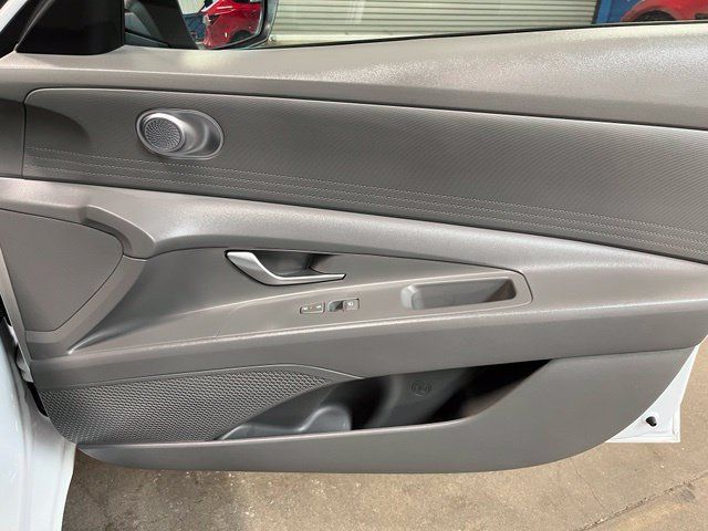 Used 2024 Hyundai Elantra SEL FWD image 11