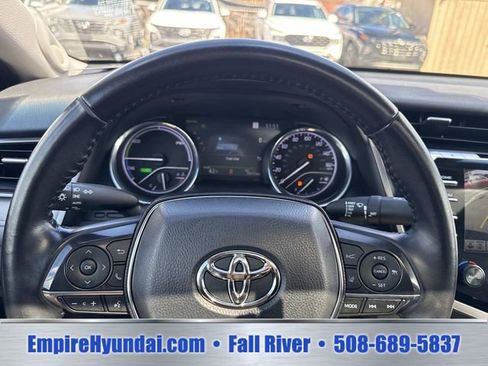 Used 2020 Toyota Camry XLE w/ Sunroof Package FWD image 27