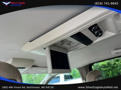 Used 2014 Chrysler Town & Country Touring FWD image 15